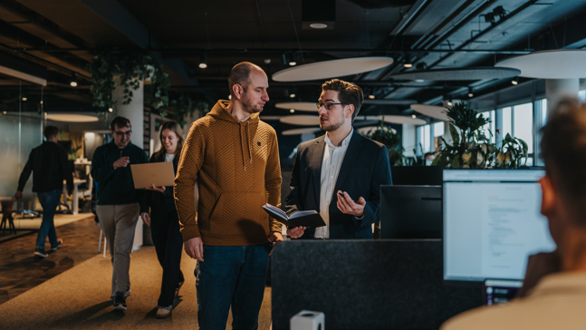 Arcady-specialisten werken samen aan softwareontwikkeling en digitale innovatie op de werkvloer
