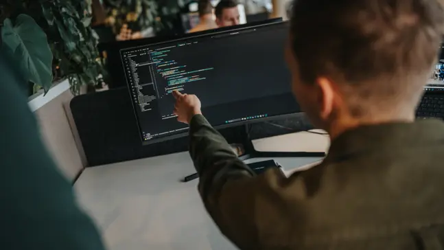 Ervaren softwareontwikkelaar versterkt een developmentteam met maatwerksoftware